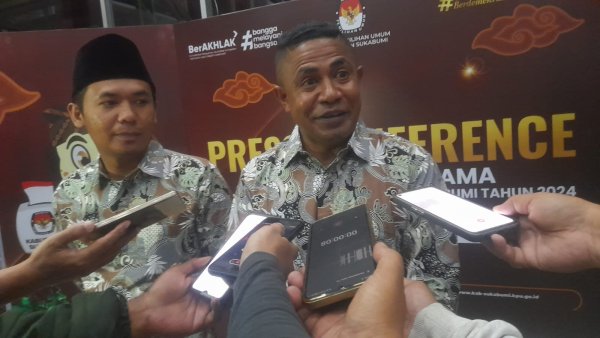 Paslon Disoraki saat Bicara, KPU Sukabumi Evaluasi Debat Pertama Calon Bupati-Wakil Bupati