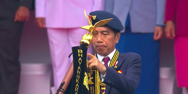 Jokowi Beri Tanda Kehormatan Nugraha Sakanti ke 7 Satker Polri