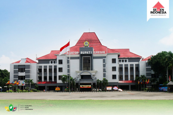 Pemkab Gresik Raih 2 Penghargaan East Java Investment Forum