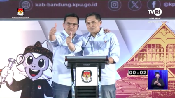 Sahrul Gunawan dan Gun Gun Gunawan Kompak Bagi Waktu Untuk Jawab Pertanyaan