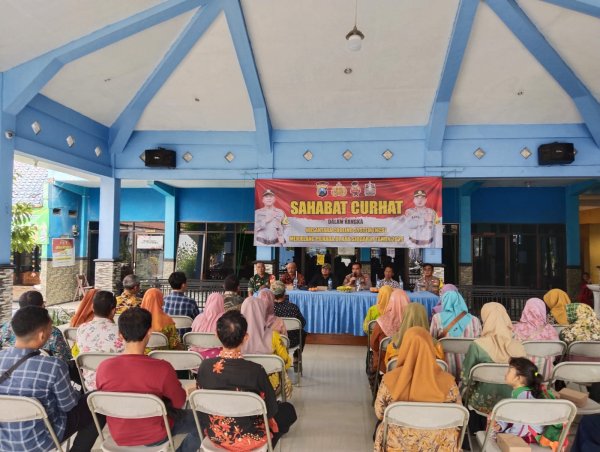Wujudkan Pilkada Damai, Polsek Krembung Gelar Sahabat Curhat di Desa Rejeni