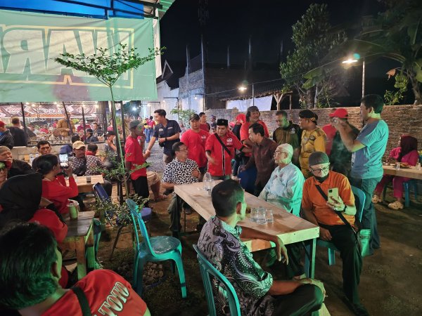 Calon Bupati dan Wakil Bupati Tulungagung Nomor 3, Maryoto Bhirowo dan Didik Girnoto Yekti Ngopi Bareng Relawan