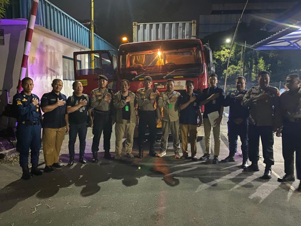 Polres Gresik Kawal Pengiriman Surat Suara Pilkada Serentak 2024 dari Gresik ke Sulawesi Selatan