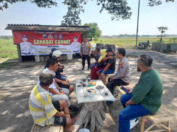 Wujudkan Pilkada Damai, Polsek Prambon Gelar Sahabat Curhat