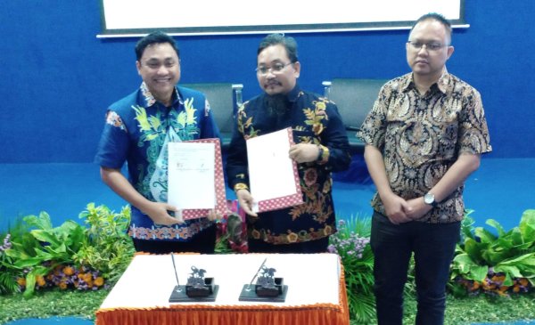 Diskominfo Jatim dan KPID Jatim Gandeng Stikosa AWS Selenggarakan Seminar Jelang Pilkada 2024
