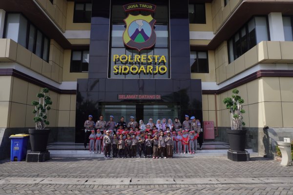 Operasi Zebra Semeru 2024, Satlantas Polresta Sidoarjo Kenalkan Rambu Lalu Lintas dengan Ceria