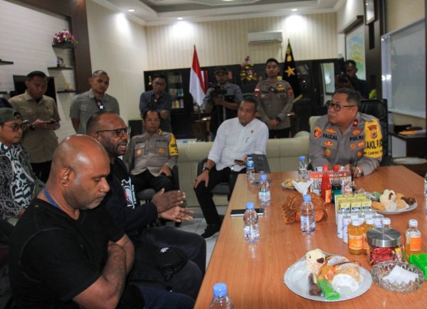Satu Minggu Pasca Insiden Molotov Jubi, Jurnalis Bertemu Wakapolda Papua