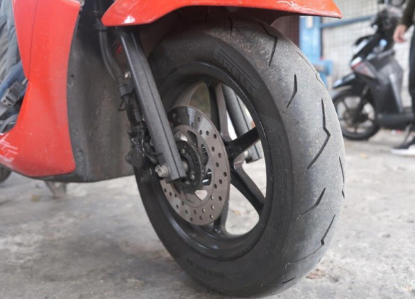 Penyebab Ban Motor Goyang dan Solusi Mengatasinya