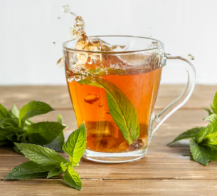 7 Tips Tepat Menikmati Teh, Hindari Minum Setelah Makan dan Perhatikan Cara Penyajiannya