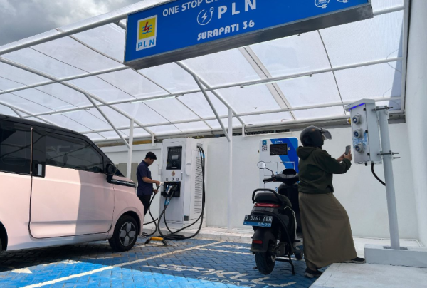 PLN Resmikan One Stop EV Charging Station di Bandung untuk Dukung Ekosistem Kendaraan Listrik
