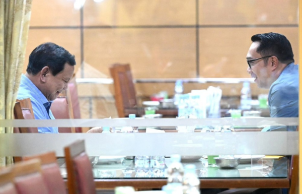 Prabowo dan Ridwan Kamil Berbincang Santai Sambil Makan Malam di Jakarta
