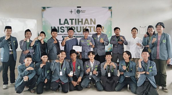 Ustadz Uje Berikan Pelatihan Calon Instruktur IPNU di Pesantren As Solehhiyah
