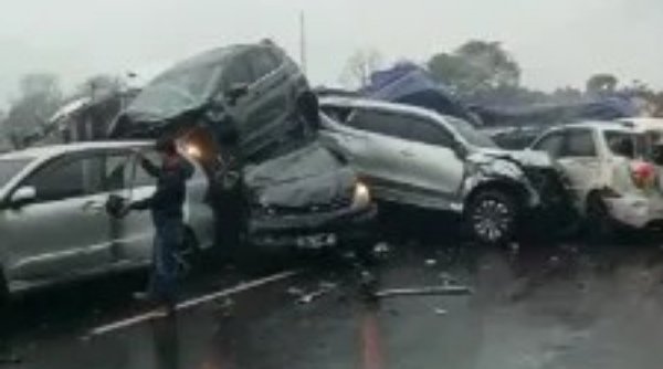 Kecelakaan Beruntun di Tol Cipularang Mengakibatkan Seorang Remaja Tewas