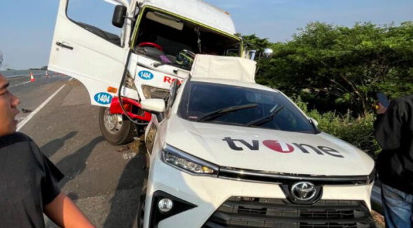 Truk Boks Tabrak Mobil Kru TvOne, Rosalia Express Angkat Bicara tentang Laka Maut Ini