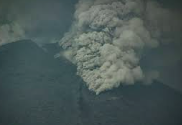 Erupsi Gunung Lewotobi Laki-laki: 10.777 Warga Mengungsi, 7 Dirawat