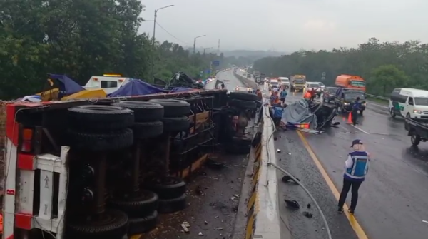 Kecelakaan Tol Cipularang KM 92: Satu Tewas dan 22 Luka, 19 Kendaraan Terlibat