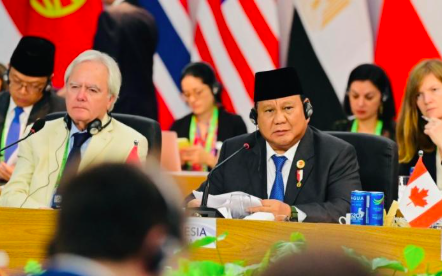 Prabowo Tampilkan Peci Hitam Sebagai Lambang Kebangsaan dalam Diplomasi Internasional