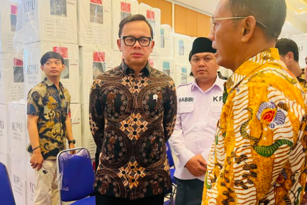 Wamendagri Bima Arya Kunjungi Gudang KPU Bogor, Cek Kesiapan Pilkada