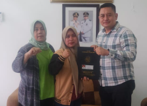 Novi Berterimakasih Kepada Bupati Bandung, Ijazah Anaknya Telah Diterima