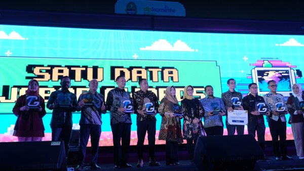 Satu Data Jabar Award 2024: Pemkab Bandung Raih Dua Penghargaan Festival Literasi Digital