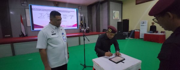 Komitmen Bersih dari Halinar, Lapas Kelas I Surabaya Gelar Deklarasi dan Penandatanganan Pakta Integritas Bersama BNNK Sidoarjo.