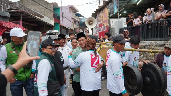 Kehadiran Cabup Bandung Dadang Supriatna Disambut Antusias, Para Seniman Seni Reak Berharap Memiliki Legalitas