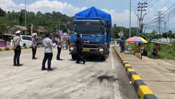 Ramp Check di Jalur Sukabumi-Bogor, Belasan Kendaraan Terjaring Tilang