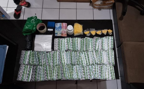 Polisi di Sukabumi Ringkus Pengedar Tramadol-Hexymer