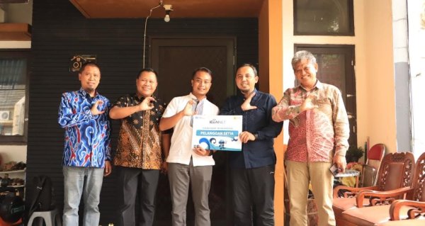 Pastikan Keandalan Layanan ICONNET, Direksi PLN Icon Plus Sambangi Rumah Pelanggan