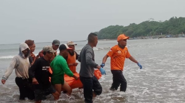 Seorang Nelayan Tewas Diduga Tersambar Petir di Laut Cianjur