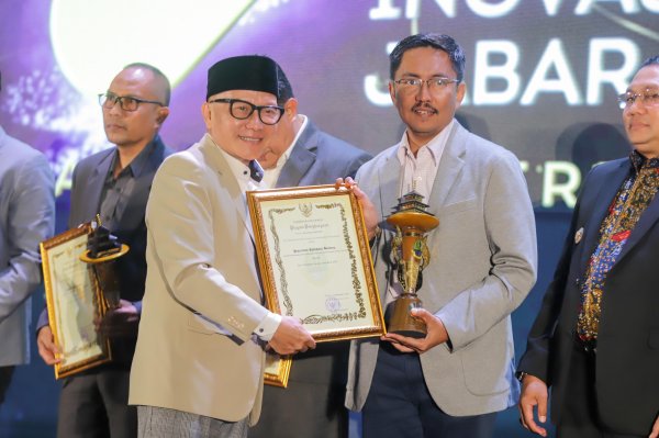 Pemkab Bandung Diganjar Penghargaan Pengirim Inovasi Terbanyak dan Top 15 KIJB 2024 Oleh Pj. Gubernur Jawa Barat