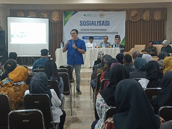 Bersama Tokoh Masyarakat, Anggota Komisi IX DPR RI H. Asep Romy Romaya Sosialisasi Manfaat BPJS Ketenagakerjaan