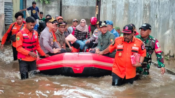 Forkopimda Kabupaten Bandung Tinjau Lokasi Banjir di Dayeuhkolot