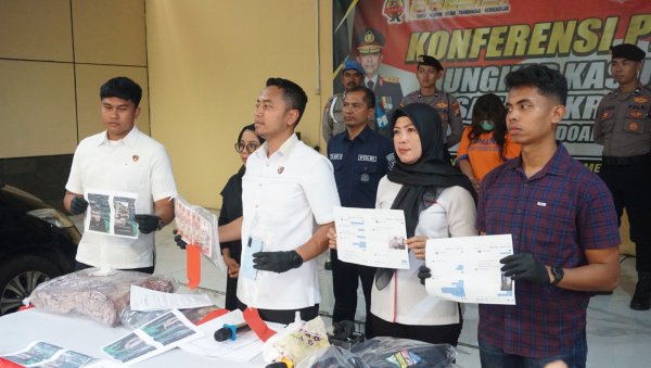 Polisi Ringkus Mucikari di Sidoarjo Jual Perempuan Via Medsos