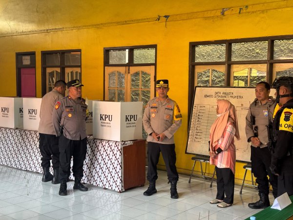 Pastikan Keamanan dan Kelancaran Distribusi Logistik, Polresta Bandung Patroli ke Sejumlah Wilayah