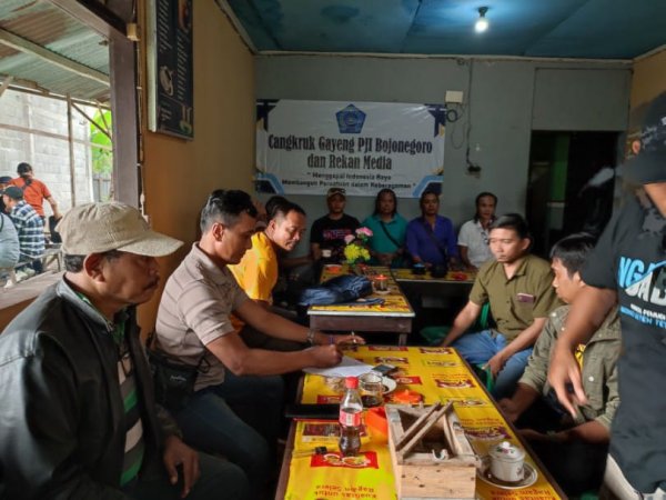Cangkruk Gayeng PJI Bojonegoro: Menggapai Indonesia Raya, Membangun Persatuan dalam Keberagaman