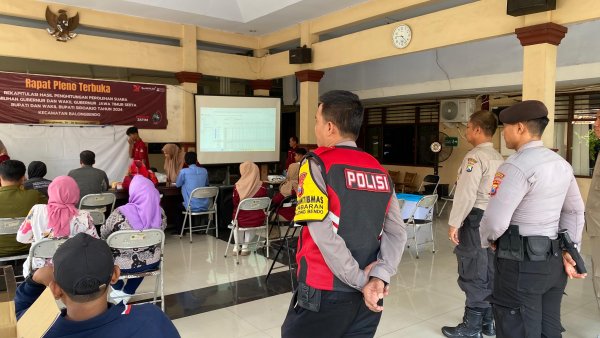 Polsek Balongbendo Melaksanakan Pengamanan Ketat Rapat Pleno Terbuka