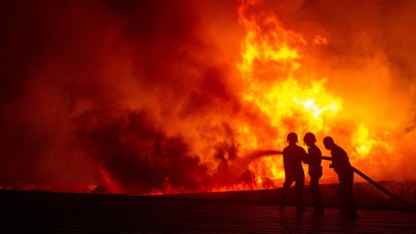 Kebakaran Dua Tangki BBM di Bogor: Pemilik Melarikan Diri