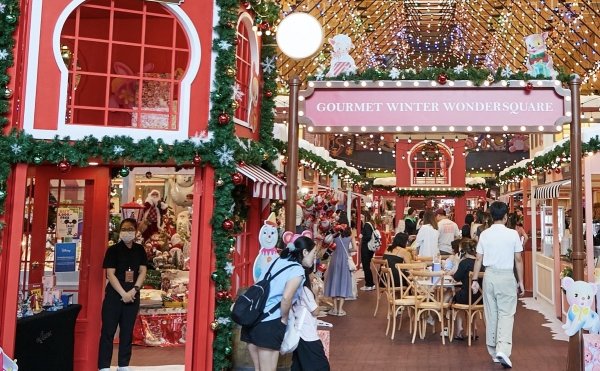 Rayakan Natal dan Tahun Baru di EM District Bangkok dengan Jam Operasional yang Diperpanjang