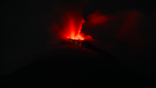 Gunung Lewotobi Laki-laki Erupsi Lagi, Disertai Gemuruh Sedang dan Kuat