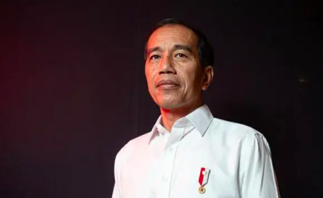 Jokowi Tunjukkan Ijazah ke Wartawan, Bukan ke TPUA: “Nggak Ada Kewajiban”