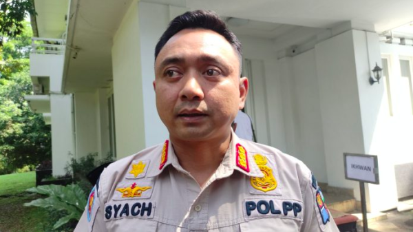Satpol PP Kota Bogor Robohkan 43 Kios Pedagang di Jalan Merdeka dengan Alat Berat