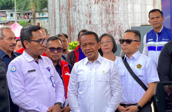 Tinjau SPBUN di Maluku Jelang Nataru, Bahlil: Pasokan BBM Aman Buat Nelayan