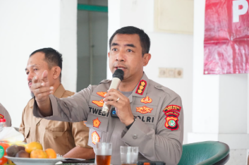 Kapolres Bekasi Pantau Pos Pengamanan Nataru di Tambun