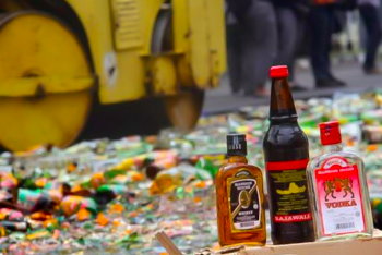 Jelang Natal-Tahun Baru, Polisi Sita 39 Botol Miras dari Warung Kelontong di Bogor
