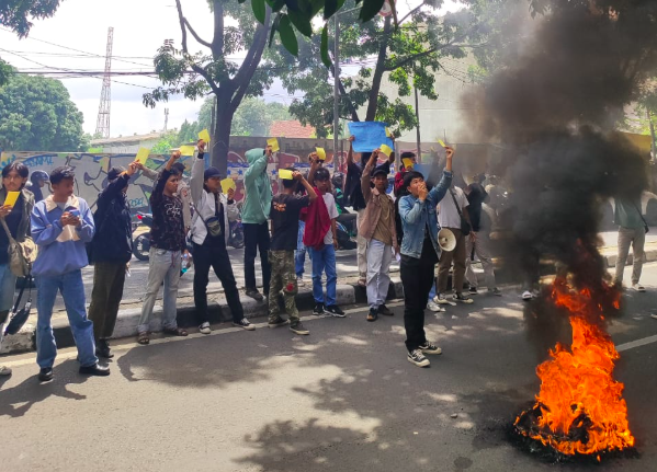 Aksi Mahasiswa dan Laskar Aswaja Jabar: Tuntut Tindakan Tegas Kemenag Jabar Terkait Dugaan Korupsi