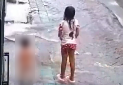 Hari Ketiga Pencarian: Balita 3,5 Tahun yang Hilang Terseret Arus Selokan Saat Bermain Hujan Belum Juga Ditemukan
