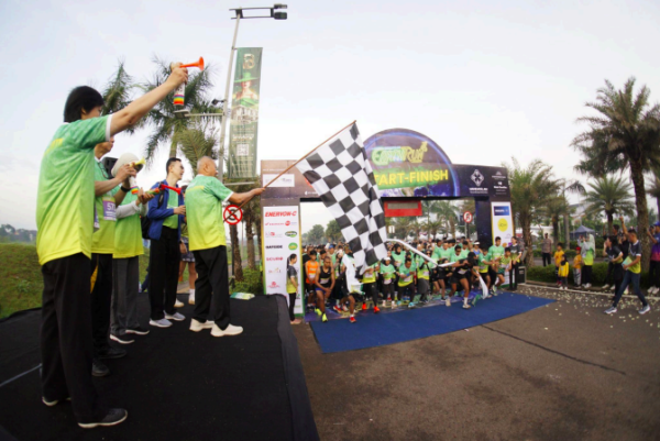 Lebih dari 1000 Peserta Ikuti Mandatalam Earth Run 2024 di Podomoro Park