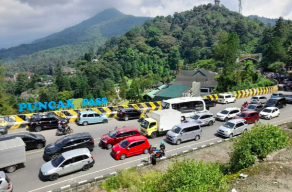 H+2 Lebaran, Jalur Puncak Diberlakukan One Way