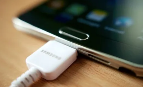 Memahami Indikator Pengisian Daya di Smartphone Samsung Galaxy: Arti Warna dan Ikon Petir